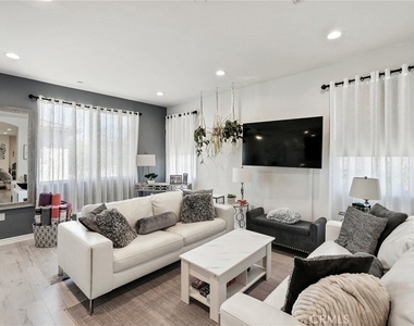 354 Newbury Vista - Photo Thumbnail 10