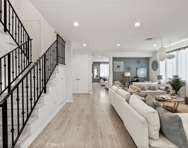 354 Newbury Vista - Photo Thumbnail 6