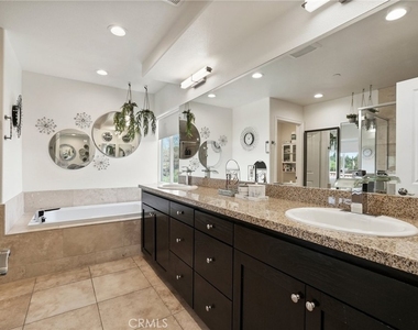 354 Newbury Vista - Photo Thumbnail 23