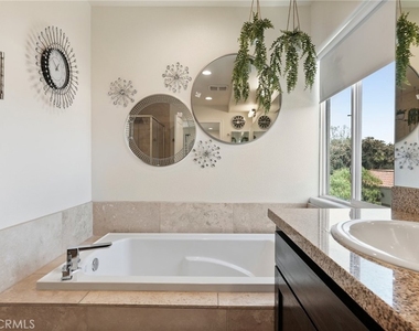 354 Newbury Vista - Photo Thumbnail 22