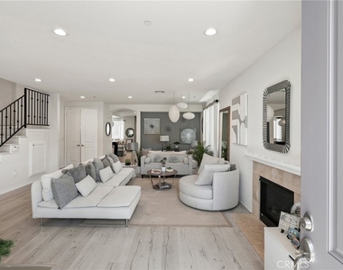 354 Newbury Vista - Photo Thumbnail 2