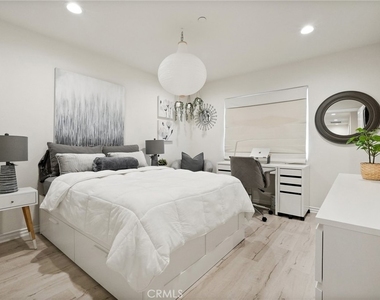 354 Newbury Vista - Photo Thumbnail 17