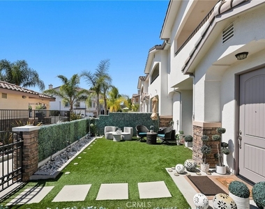 354 Newbury Vista - Photo Thumbnail 1