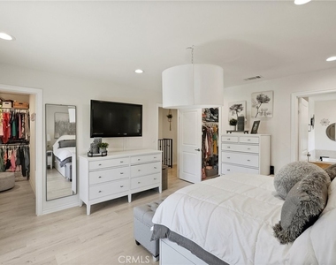 354 Newbury Vista - Photo Thumbnail 24