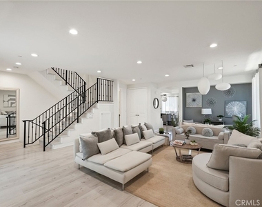 354 Newbury Vista - Photo Thumbnail 4