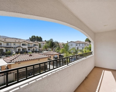 354 Newbury Vista - Photo Thumbnail 27