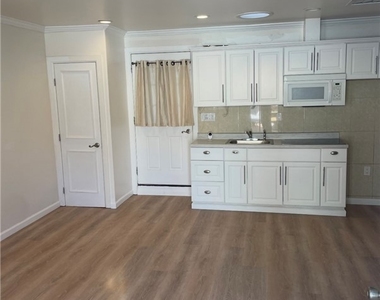2602 Colby Avenue - Photo Thumbnail 5