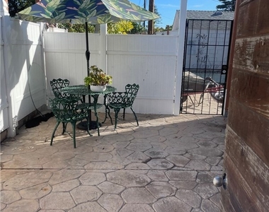 2602 Colby Avenue - Photo Thumbnail 2