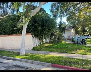 2602 Colby Avenue - Photo Thumbnail 1