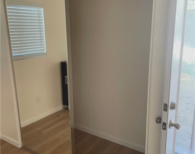 2602 Colby Avenue - Photo Thumbnail 4