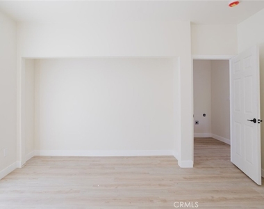5426 Sale Avenue - Photo Thumbnail 6