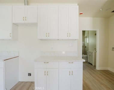 5426 Sale Avenue - Photo Thumbnail 2