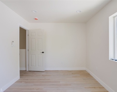 5426 Sale Avenue - Photo Thumbnail 12
