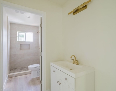 5426 Sale Avenue - Photo Thumbnail 16