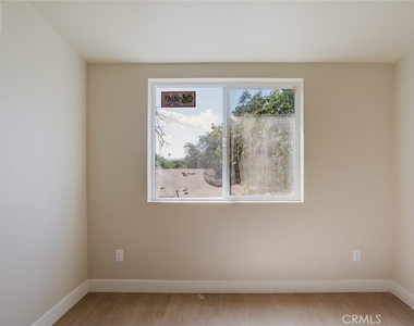 7350 Cozycroft Avenue - Photo Thumbnail 19