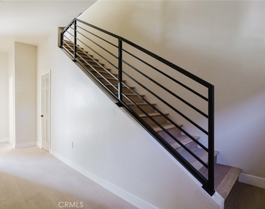 7350 Cozycroft Avenue - Photo Thumbnail 14