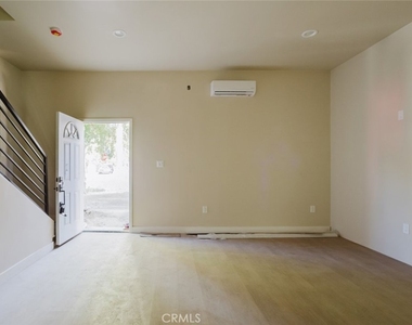 7350 Cozycroft Avenue - Photo Thumbnail 7