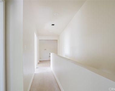 7350 Cozycroft Avenue - Photo Thumbnail 28