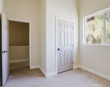 7350 Cozycroft Avenue - Photo Thumbnail 25