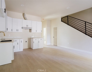 7350 Cozycroft Avenue - Photo Thumbnail 1