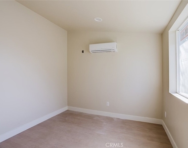 7350 Cozycroft Avenue - Photo Thumbnail 17