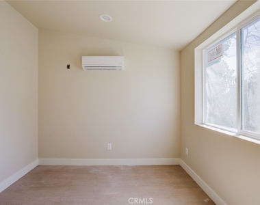 7350 Cozycroft Avenue - Photo Thumbnail 18