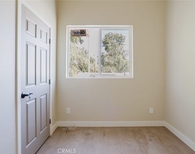 7350 Cozycroft Avenue - Photo Thumbnail 24