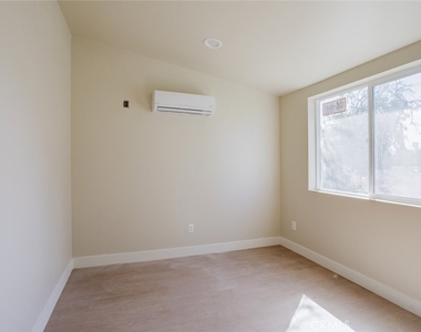 7350 Cozycroft Avenue - Photo Thumbnail 16