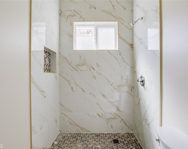 7350 Cozycroft Avenue - Photo Thumbnail 13