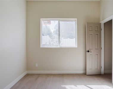 7350 Cozycroft Avenue - Photo Thumbnail 8