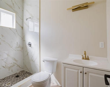 7350 Cozycroft Avenue - Photo Thumbnail 12