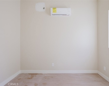 7350 Cozycroft Avenue - Photo Thumbnail 10