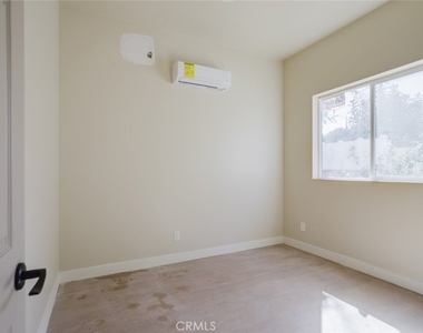 7350 Cozycroft Avenue - Photo Thumbnail 9