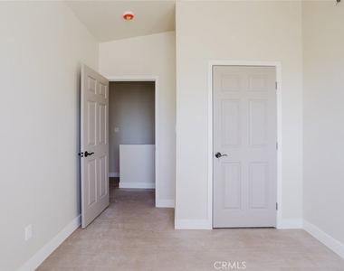 7350 Cozycroft Avenue - Photo Thumbnail 22