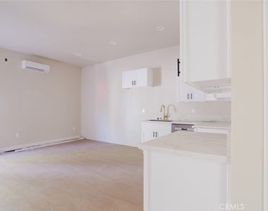 7350 Cozycroft Avenue - Photo Thumbnail 6