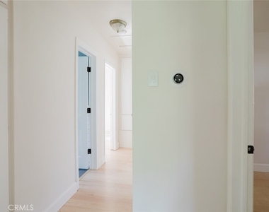18328 Gresham Street - Photo Thumbnail 10