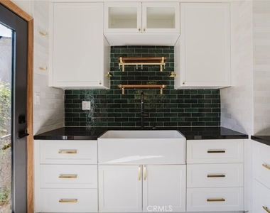 18328 Gresham Street - Photo Thumbnail 14