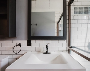 18328 Gresham Street - Photo Thumbnail 27