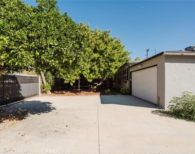 18328 Gresham Street - Photo Thumbnail 29