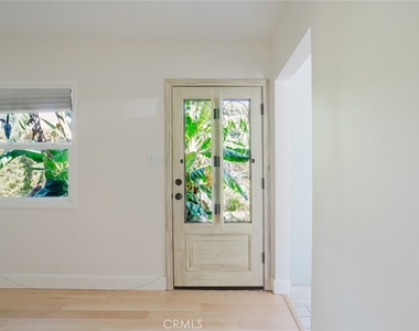 18328 Gresham Street - Photo Thumbnail 8