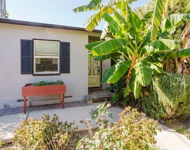 18328 Gresham Street - Photo Thumbnail 2