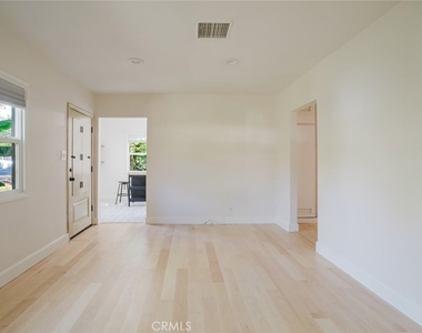 18328 Gresham Street - Photo Thumbnail 6
