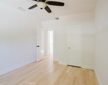 18328 Gresham Street - Photo Thumbnail 24