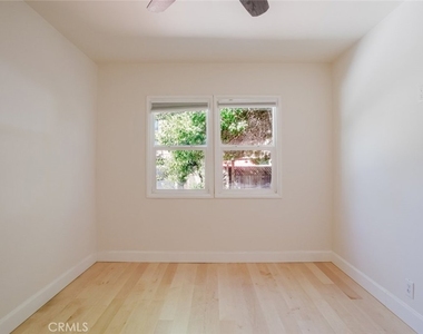18328 Gresham Street - Photo Thumbnail 22
