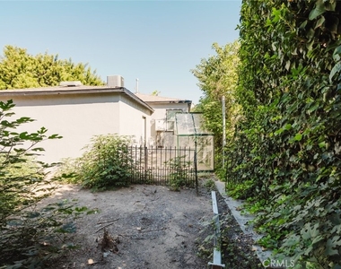18328 Gresham Street - Photo Thumbnail 33