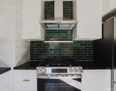 18328 Gresham Street - Photo Thumbnail 16