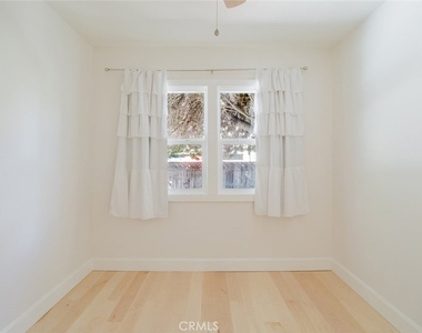 18328 Gresham Street - Photo Thumbnail 19