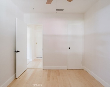 18328 Gresham Street - Photo Thumbnail 20