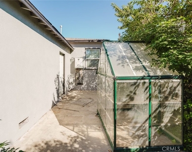 18328 Gresham Street - Photo Thumbnail 34