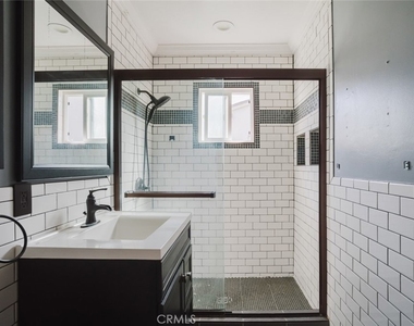 18328 Gresham Street - Photo Thumbnail 26
